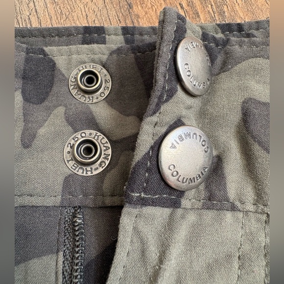 Columbia Omni-Shield Camouflage Shorts - Size 2 - Picture 3 of 4
